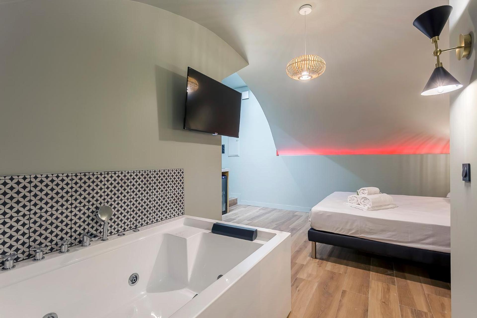 Suite Romantique Balneo Centre Лион Екстериор снимка