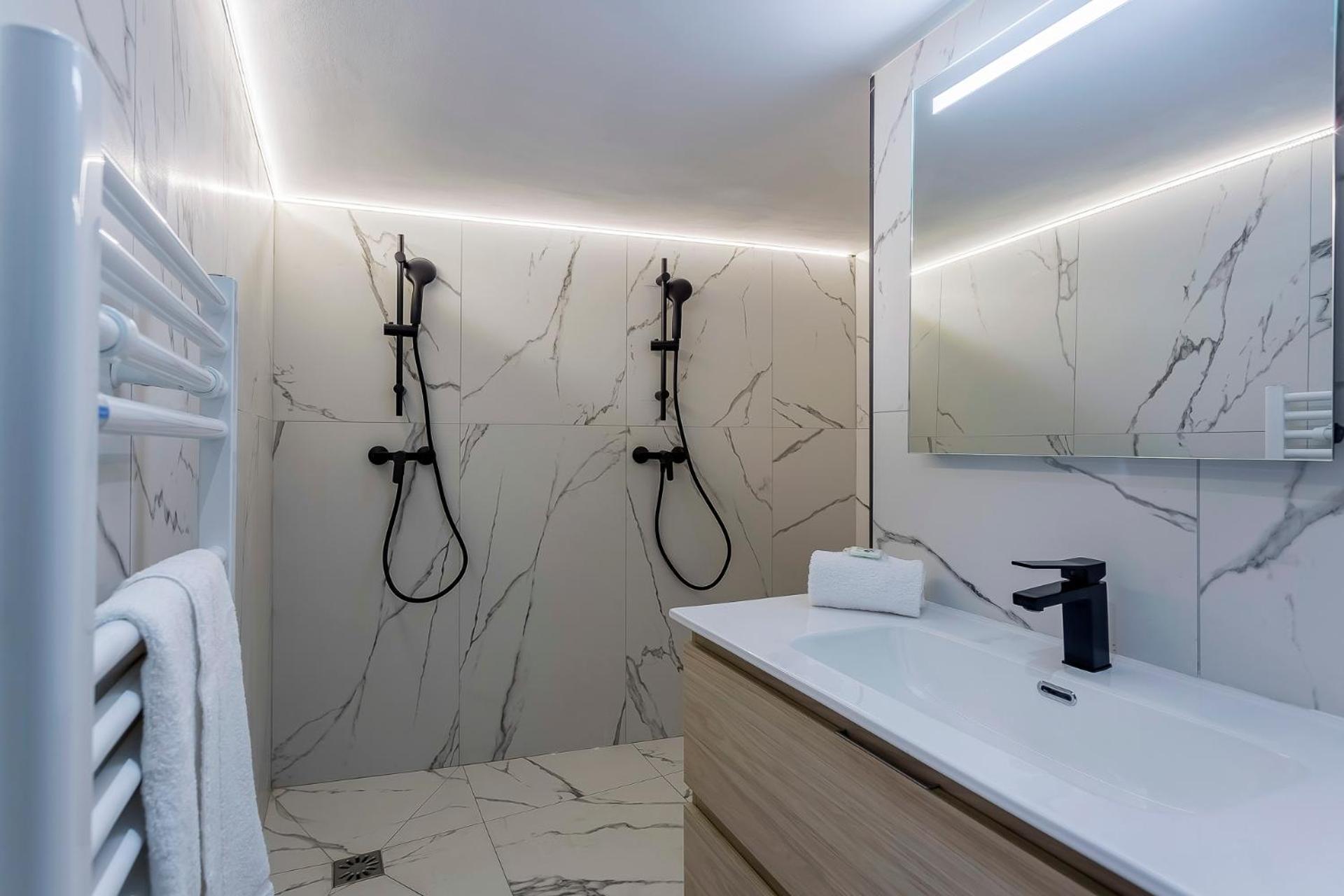 Suite Romantique Balneo Centre Лион Екстериор снимка