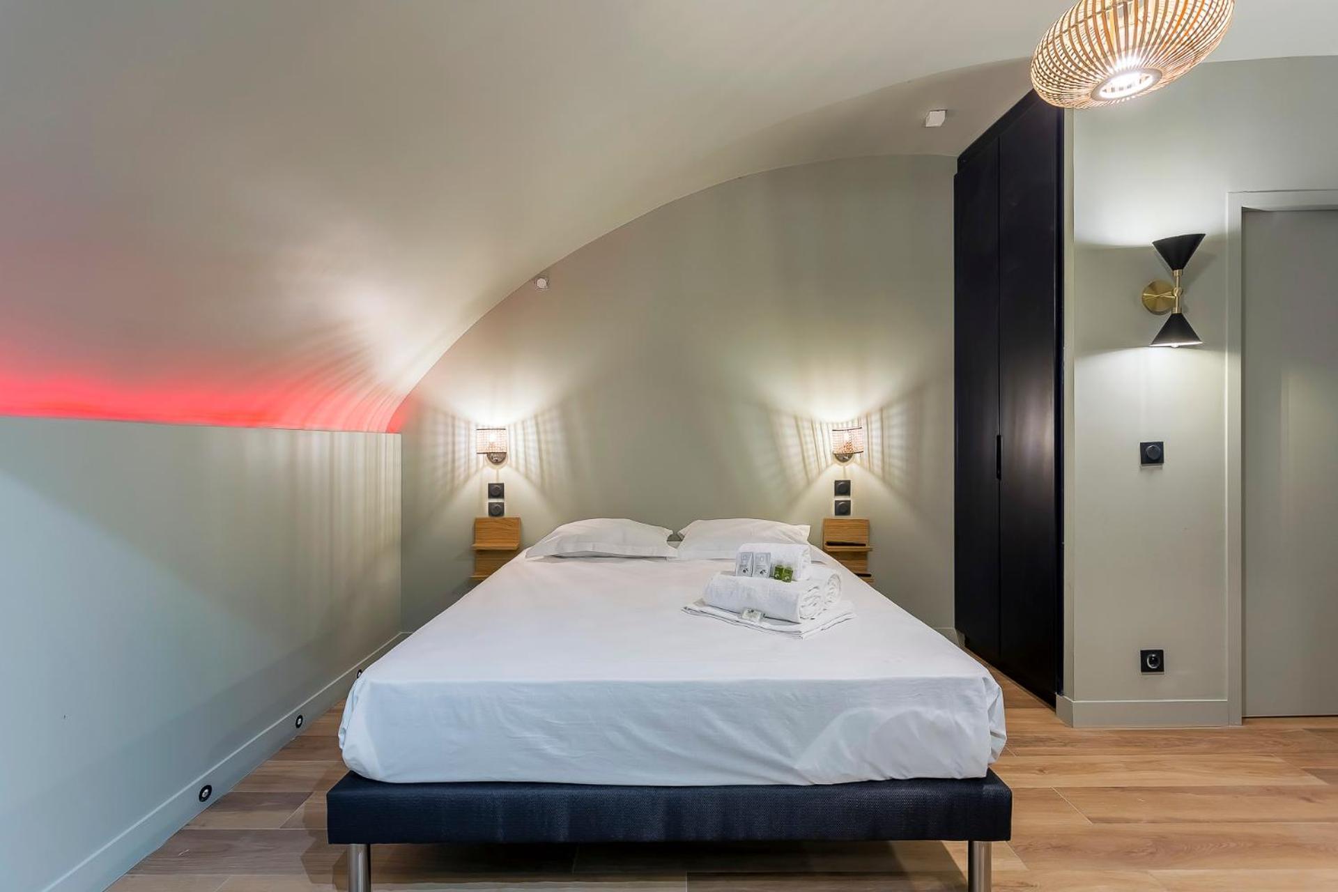 Suite Romantique Balneo Centre Лион Екстериор снимка