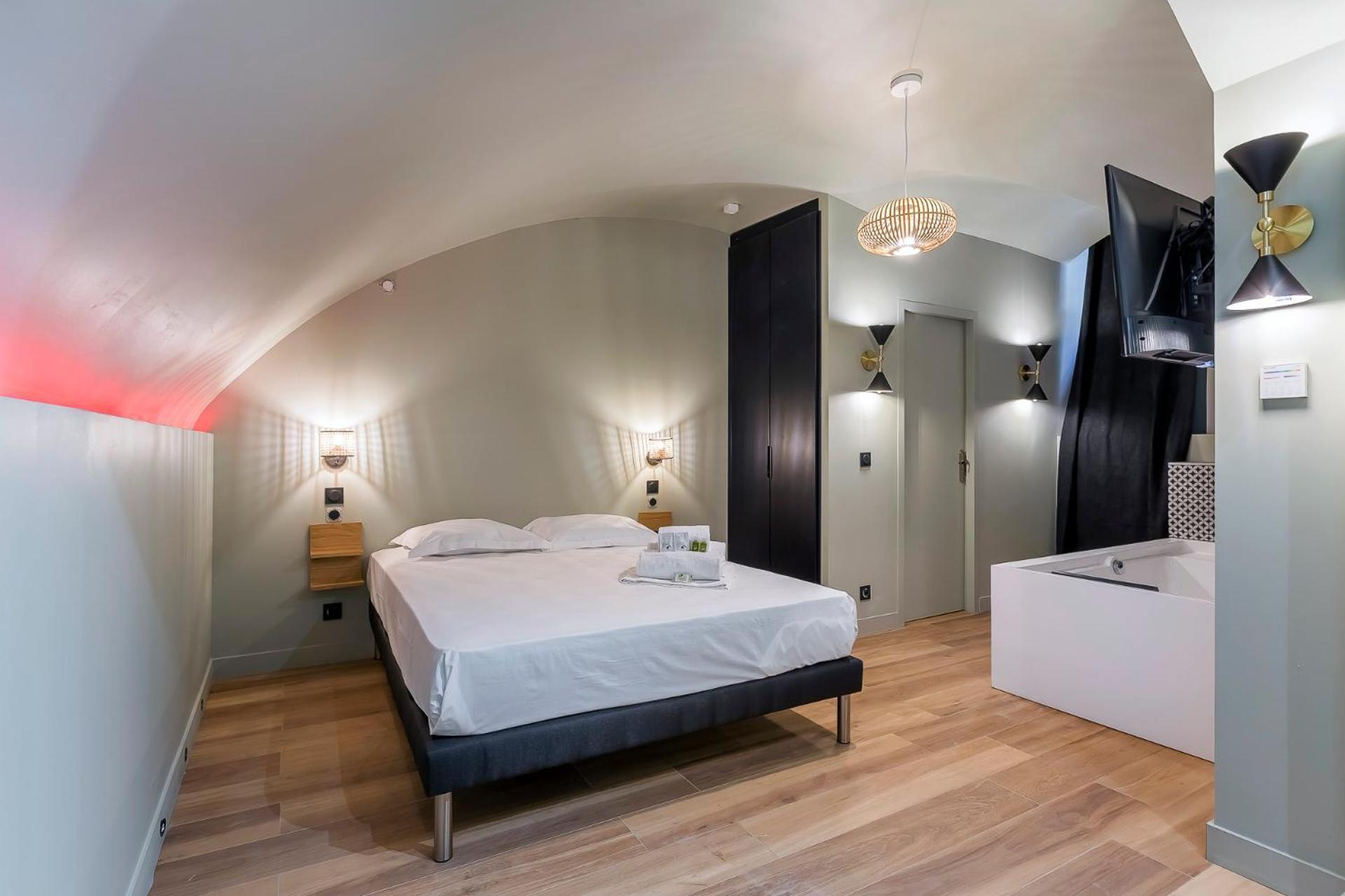 Suite Romantique Balneo Centre Лион Екстериор снимка