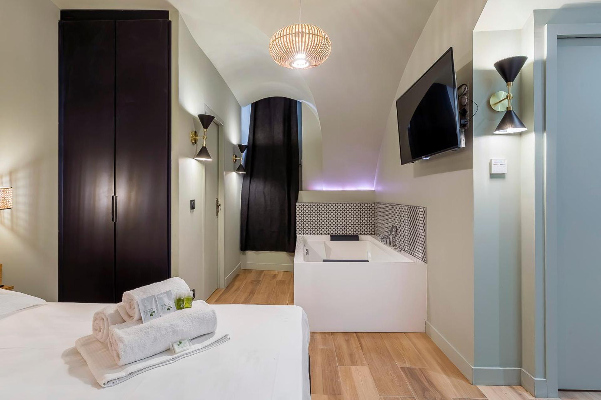 Suite Romantique Balneo Centre Лион Екстериор снимка