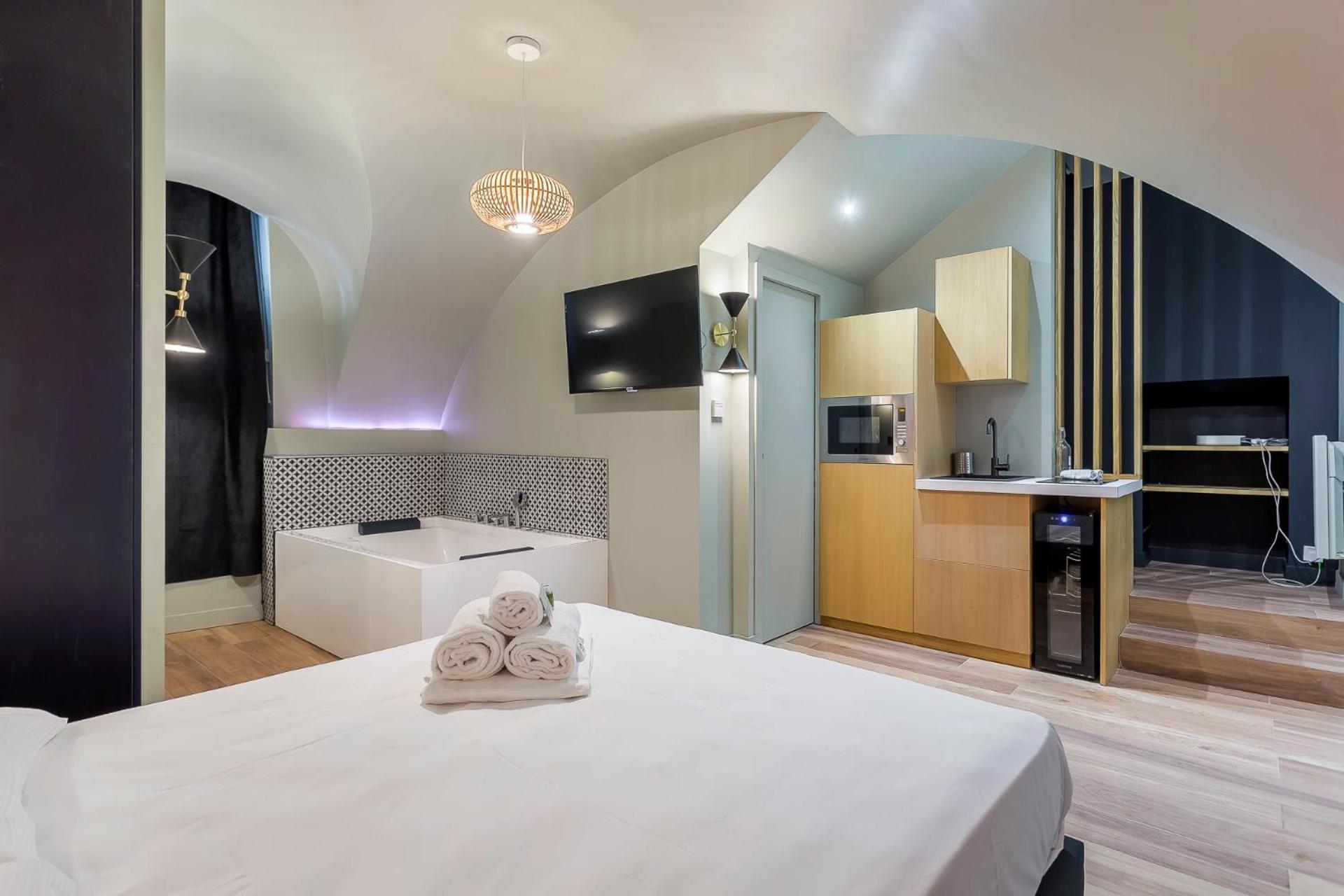 Suite Romantique Balneo Centre Лион Екстериор снимка
